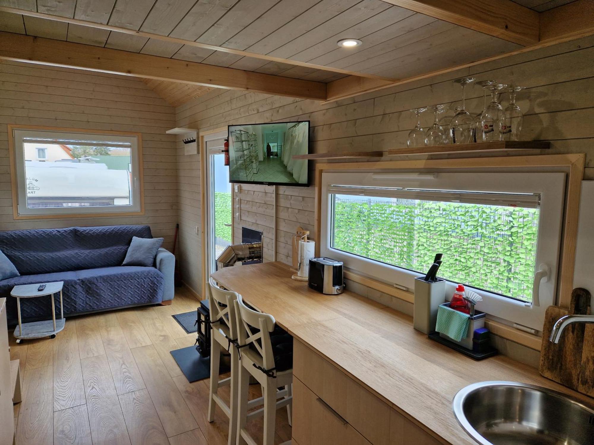 Lane Tiny Homes, Nahe Messe